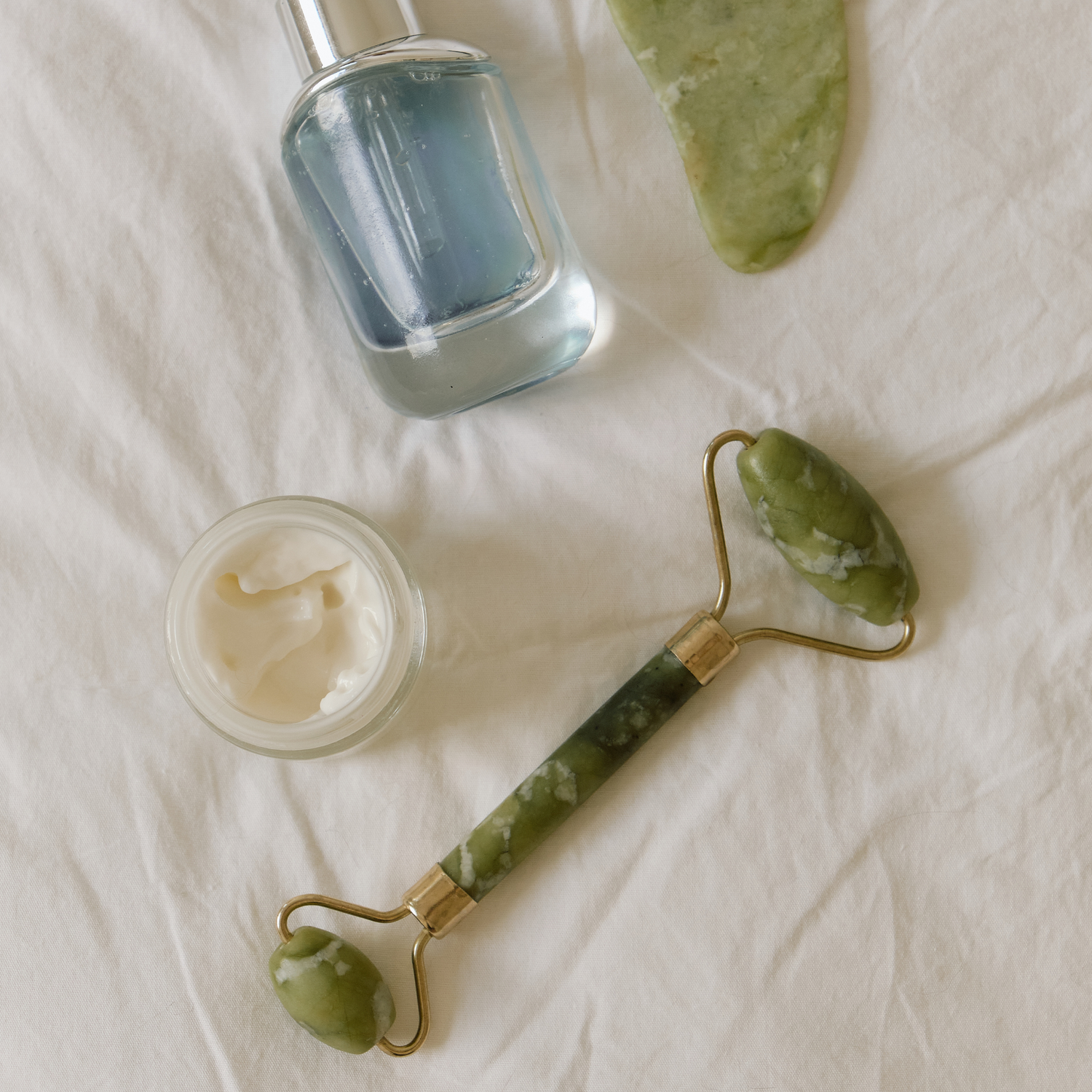 Gesichtsyoga: Die besten Übungen gegen Falten & für straffere Haut